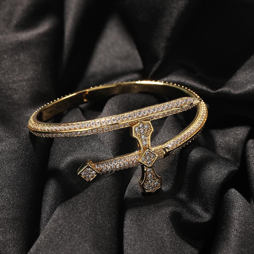 Trendiges europäisches und amerikanisches Zirkon-Armband mit Schwert der Gerechtigkeit