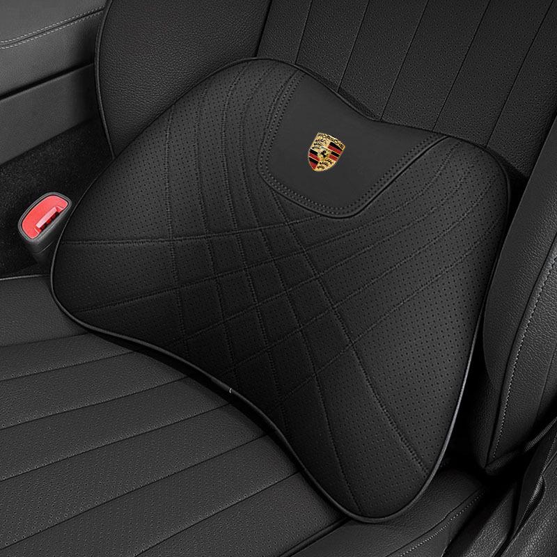 Porsche Jármű Komfort Készlet: Fejtámla, deréktámasz és ülőpárna a nyak és a hát kényelméért a Cayenne, Macan, Panamera, 718 és Taycan modellekben.