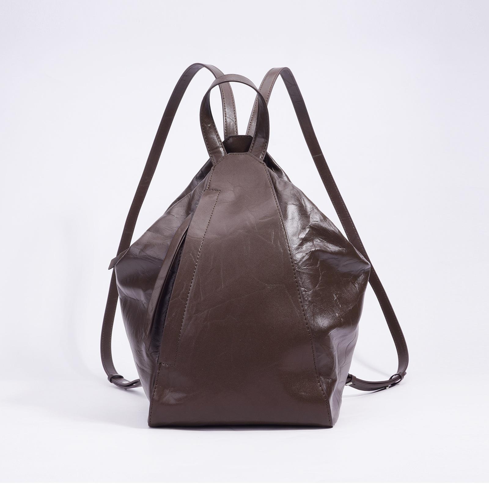 

2025 Премиальная ленивая нишевая дизайнерская сумка через плечо Высокотекстурная дорожная ручная женская сумка Рюкзак Первый слой коровьей кожи