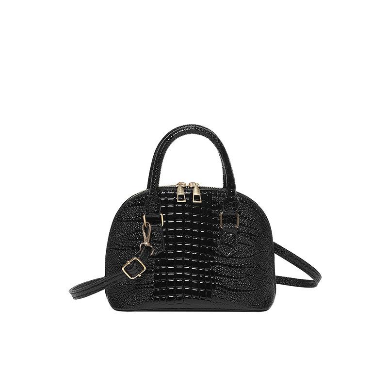 Bag Women's 2025 Spring New Crocodile Pattern Fashionable Retro Portable Shell Bag Simple Casual Shoulder Messenger Bag