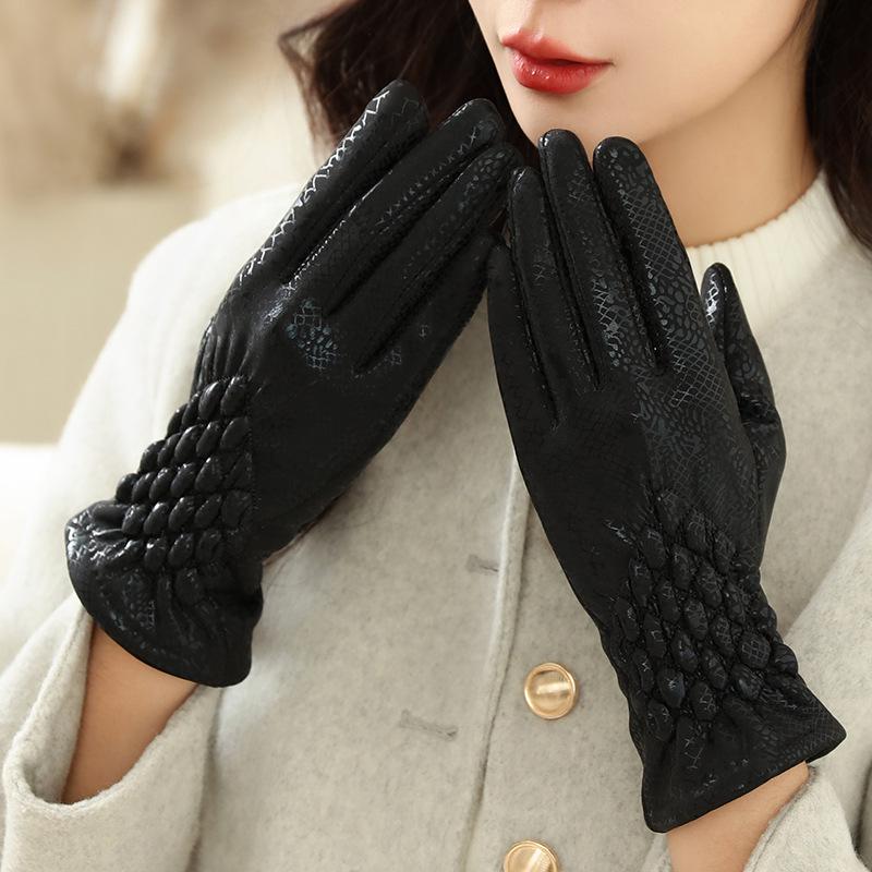 Women's Winter 2025 Touchscreen Cycling Gloves - Windproof, Cold-Proof, Split-Finger Design with Fur Trim.