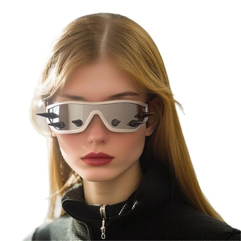 Stylish Metal Rivet Studded Sunglasses UV400 Protective Comfortable PC Frame Eyewears For Outdoor Fashion And Daily Use