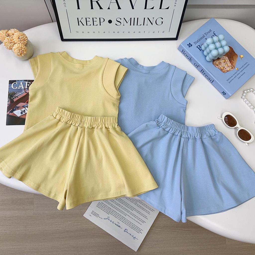 Little Girls' Korean Style Summer Two-Piece Set: Fashionable Loose Short Sleeve Top and Shorts