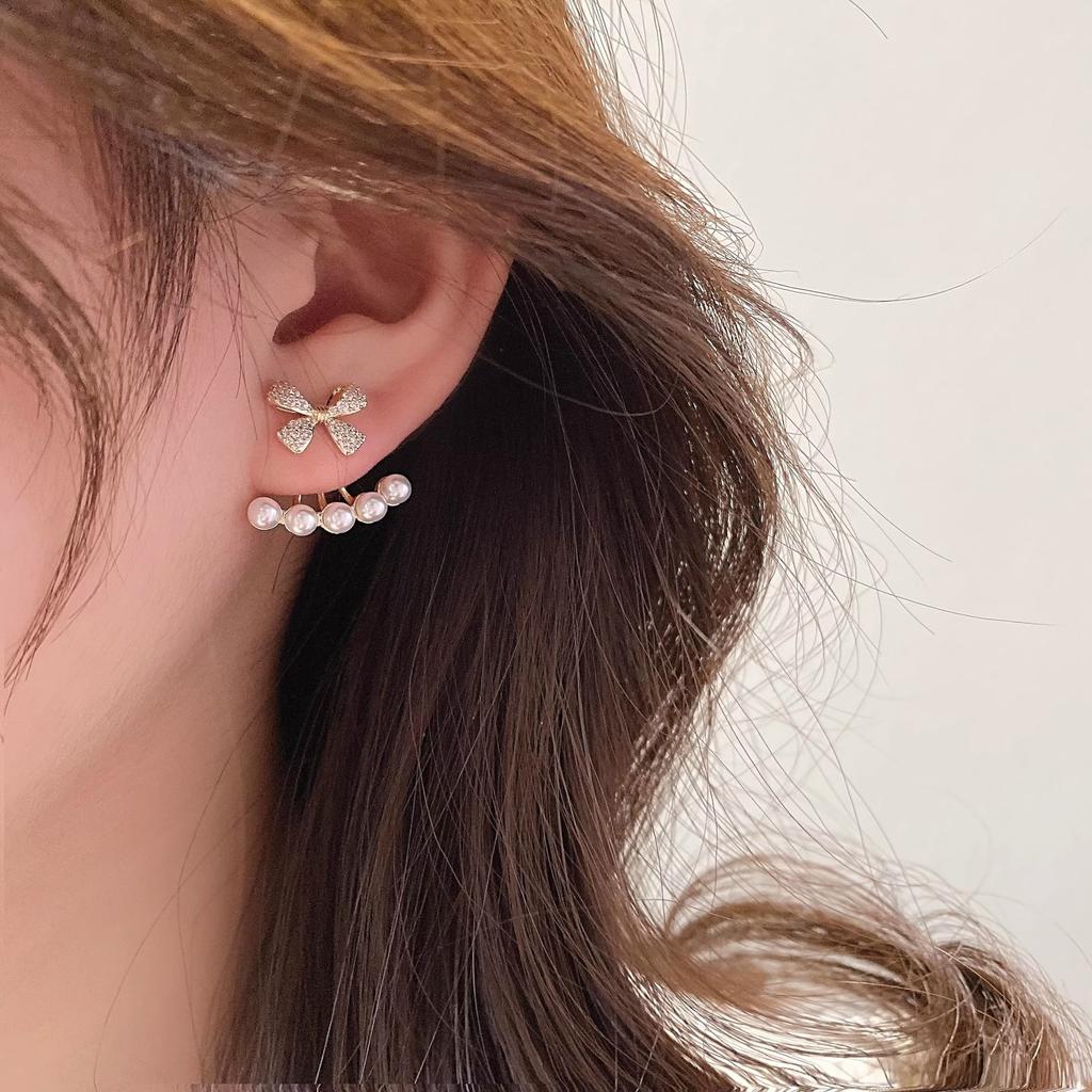 A two-tie pearl stud earrings for women's niche design sterling silver earrings, new popular earrings.