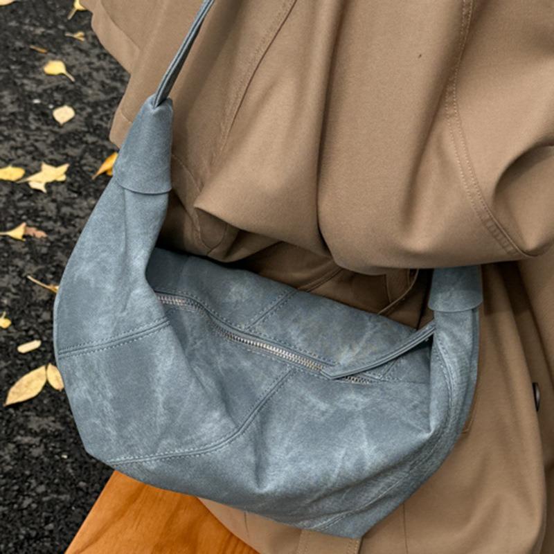 Large-capacity women's bags autumn new suede dumpling bags to work commuter bags fashionable and simple shoulder bags