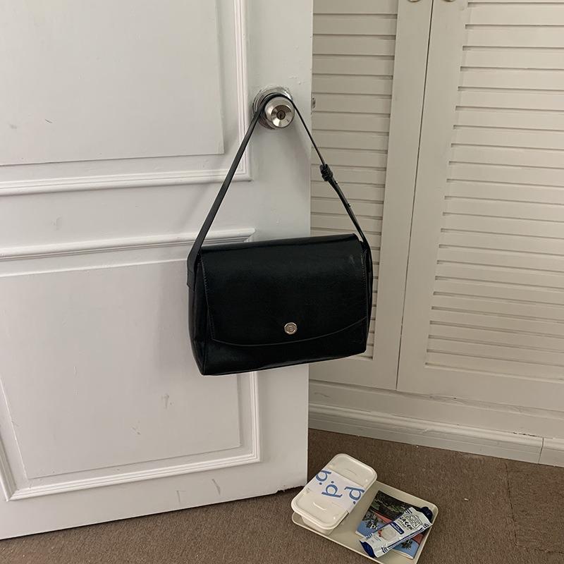 2025 Spring Retro Large-Capacity Tote: Stylish Crossbody Messenger for Women