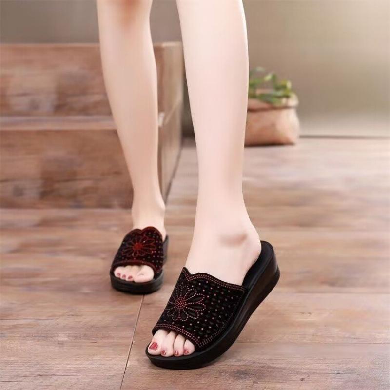Summer Fashion Middle-aged Women's Slippers Mother Cool Slippers Women Wear Soft-soled Non-slip Comfortable Flat Sandals