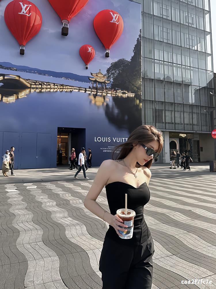 Elegant Black Fishbone Bandeau Top: Women's Summer Slimming Three-Dimensional Wrap Chest Vest