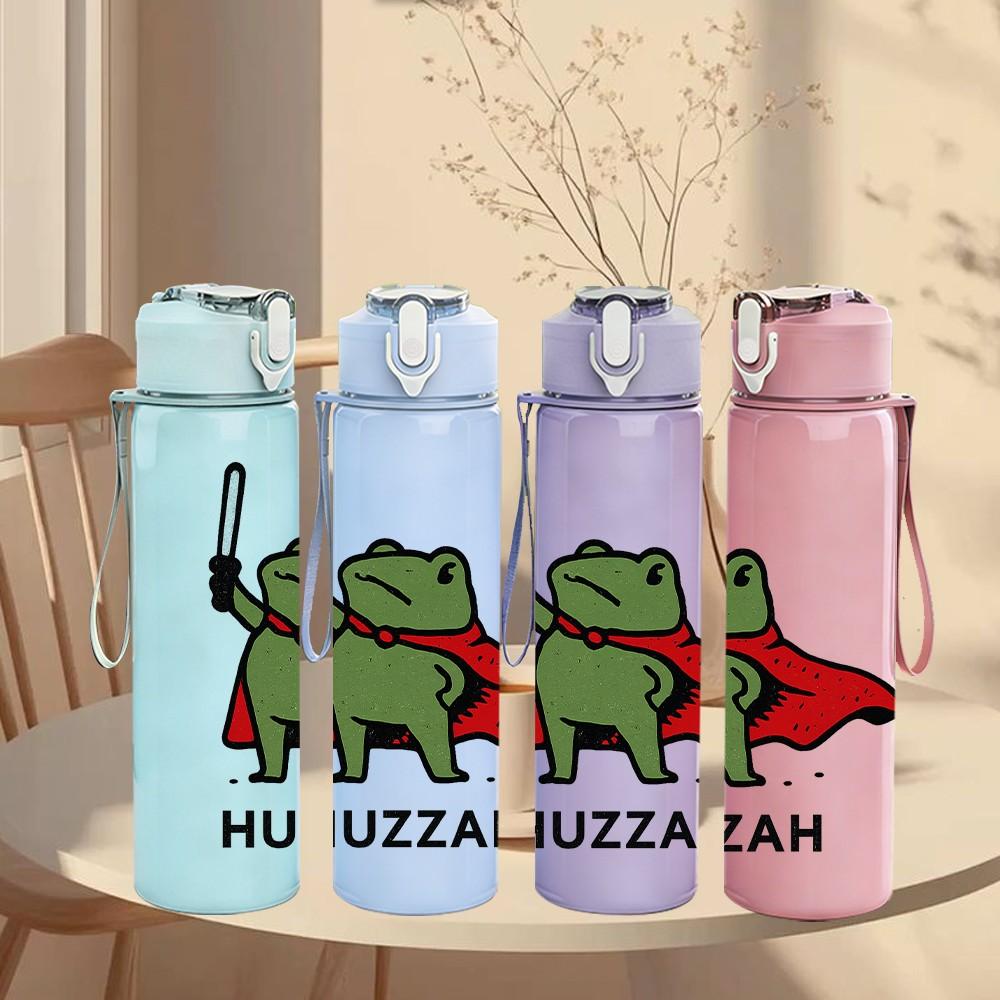 1PC Super Hero Frog Huzzah Print 750ml Color Plastic Sports Water Bottle Leakproof Flip Straw Lid Suitable for Sports Office Home Use