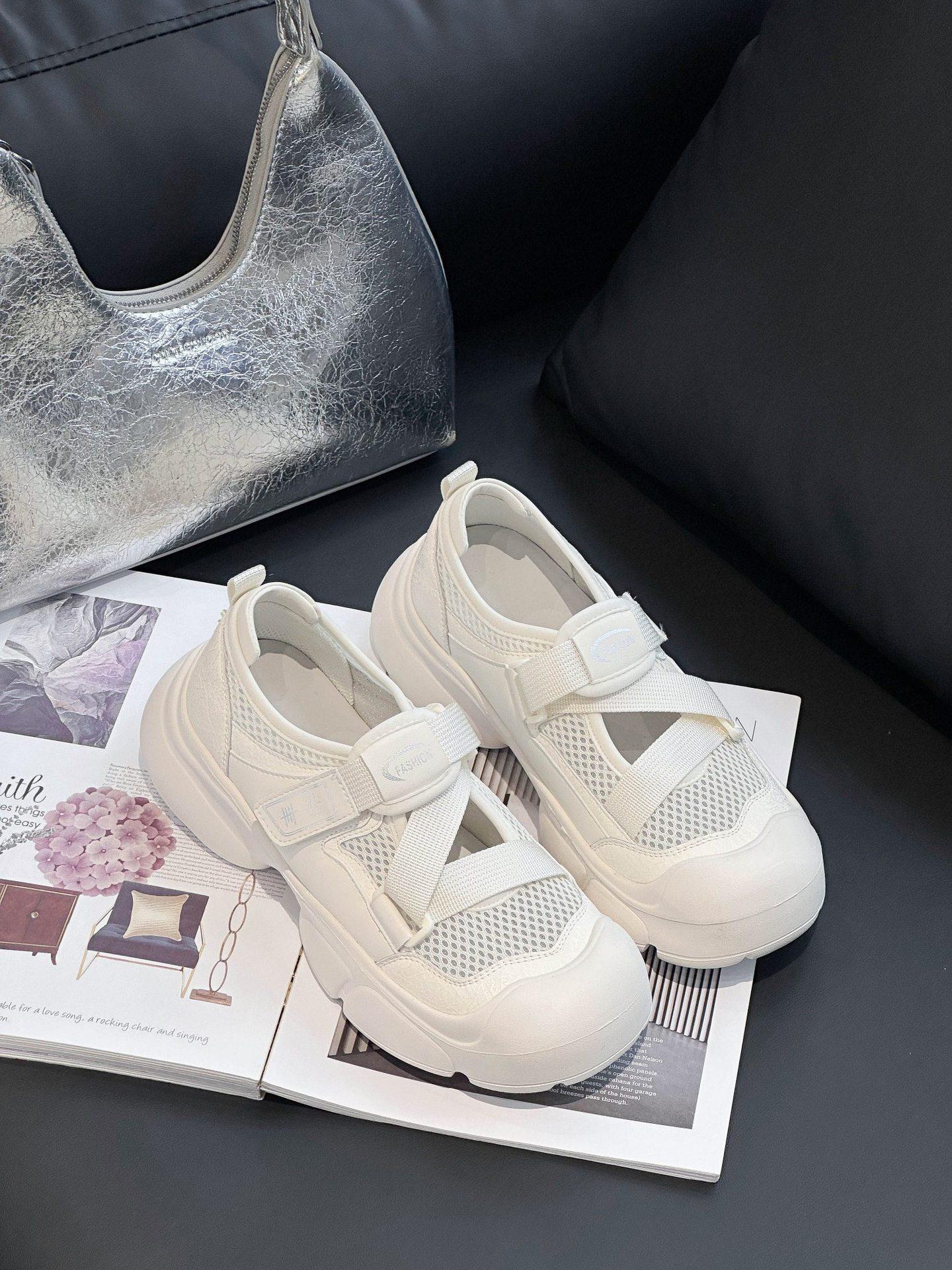 

Высококачественные модные сетчатые толстоподошвенные полые маленькие белые туфли женские 2025 лето универсальные повседневные кеды на липучках легкие 40 бежевый