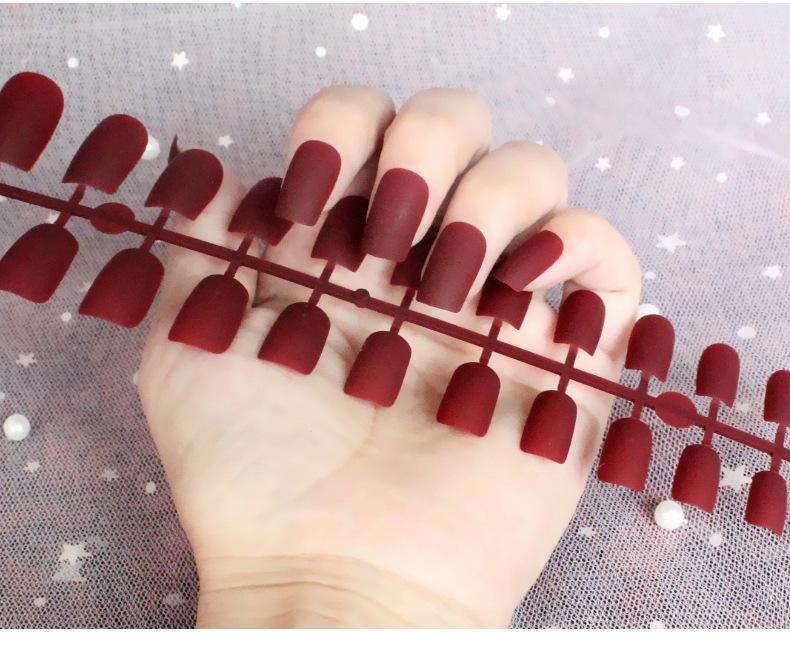 24 pezzi / set fai da te unghie rapide testa piatta lunga satinata opaca unghie finte strisce multicolori manicure con usura finita