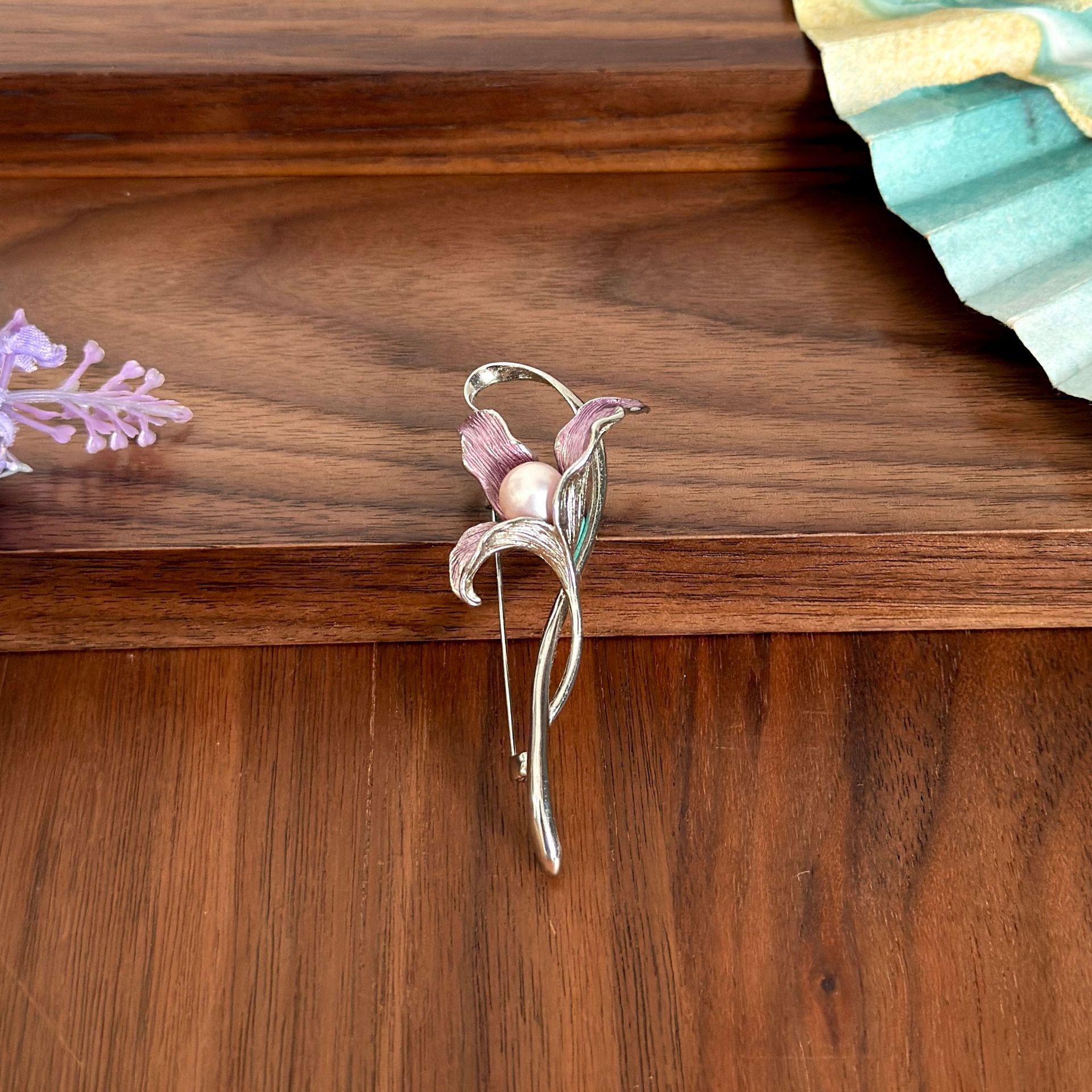 

Flower Dance Freshwater Pearl Lily Brooch: Elegant, High-Quality, and Luxurious Accessory