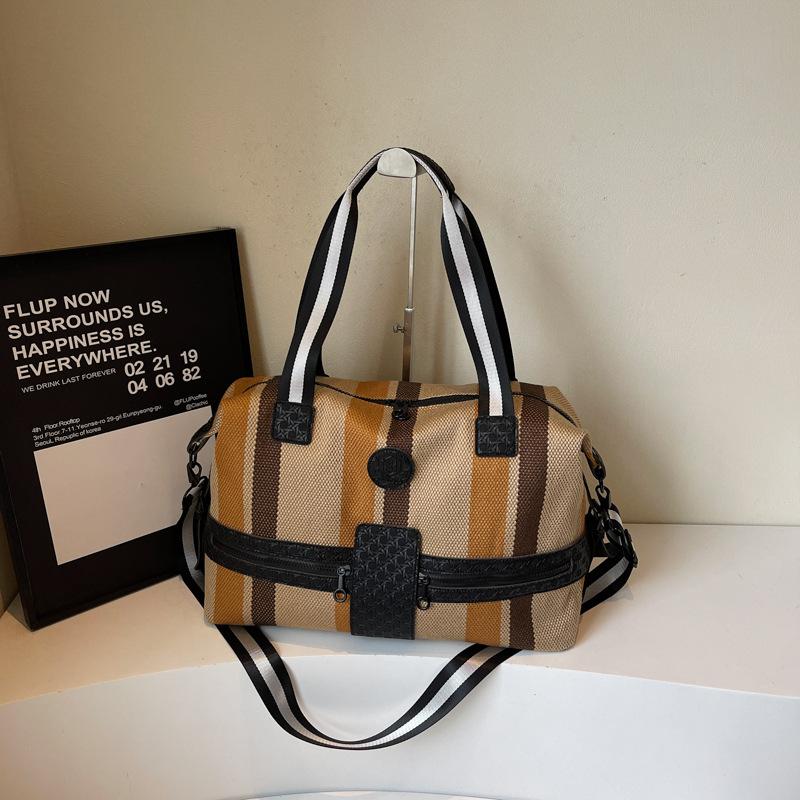 

Large Capacity Striped Travel Bag Fashionable Short Commuter Hand-held Gym Bag Simple and Fashionable Storage Travel Bag коричневый