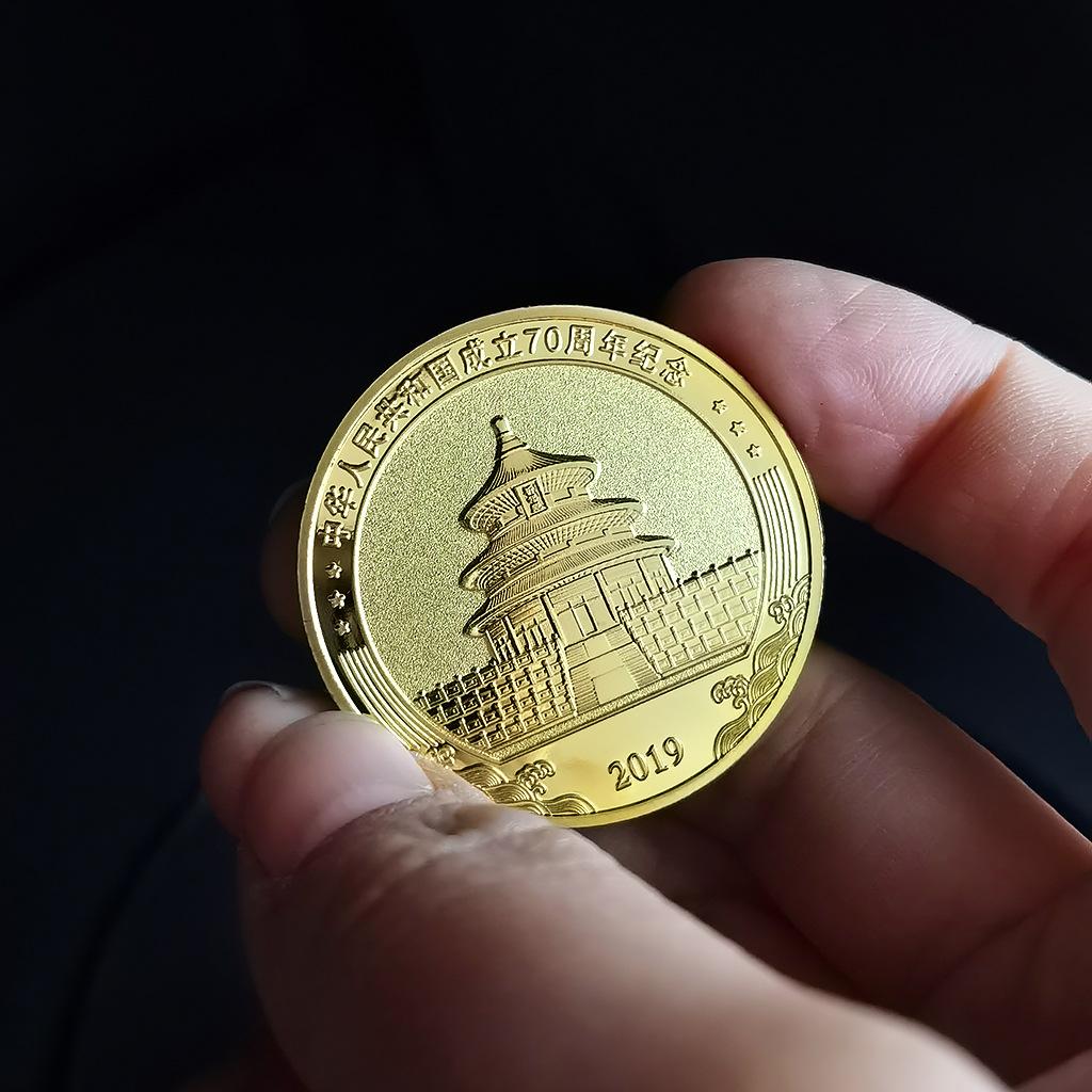Chang e-5 moon running commemorative medal handicrafts, Beijing Temple of Heaven architectural patterns, gold and silver coins, cultural heritage золотой