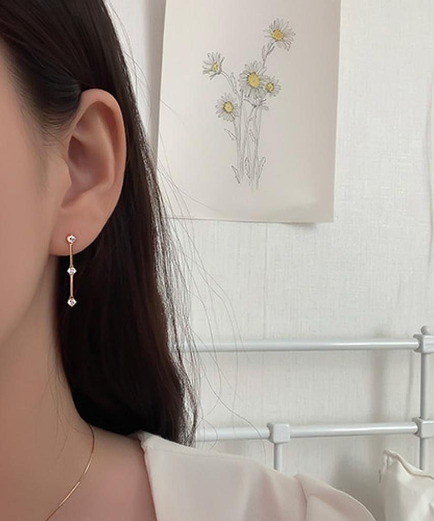 Alleun Silver 925 Cubic Drop Asymmetrical Earrings