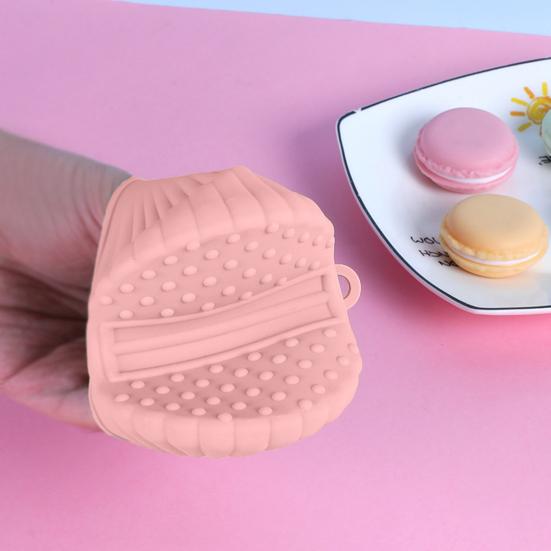 1 pár dlouhotrvajících rukavic proti opaření Konstrukce tvaru skořepiny Odolné držáky hrnců s horkou rukojetí