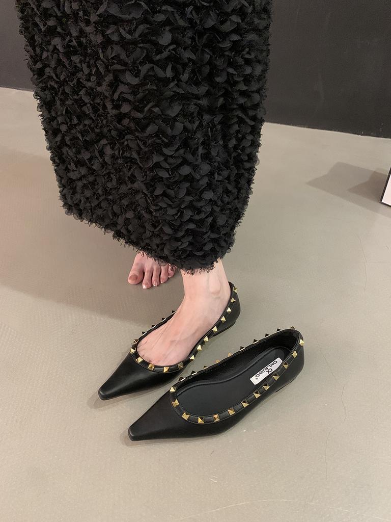 Fashion Flat Shoes for Women 2025 Spring and Autumn New Pointed Rivet New Black Plus Size Women's Shoes 41 42 43 Zapatillas Mujer