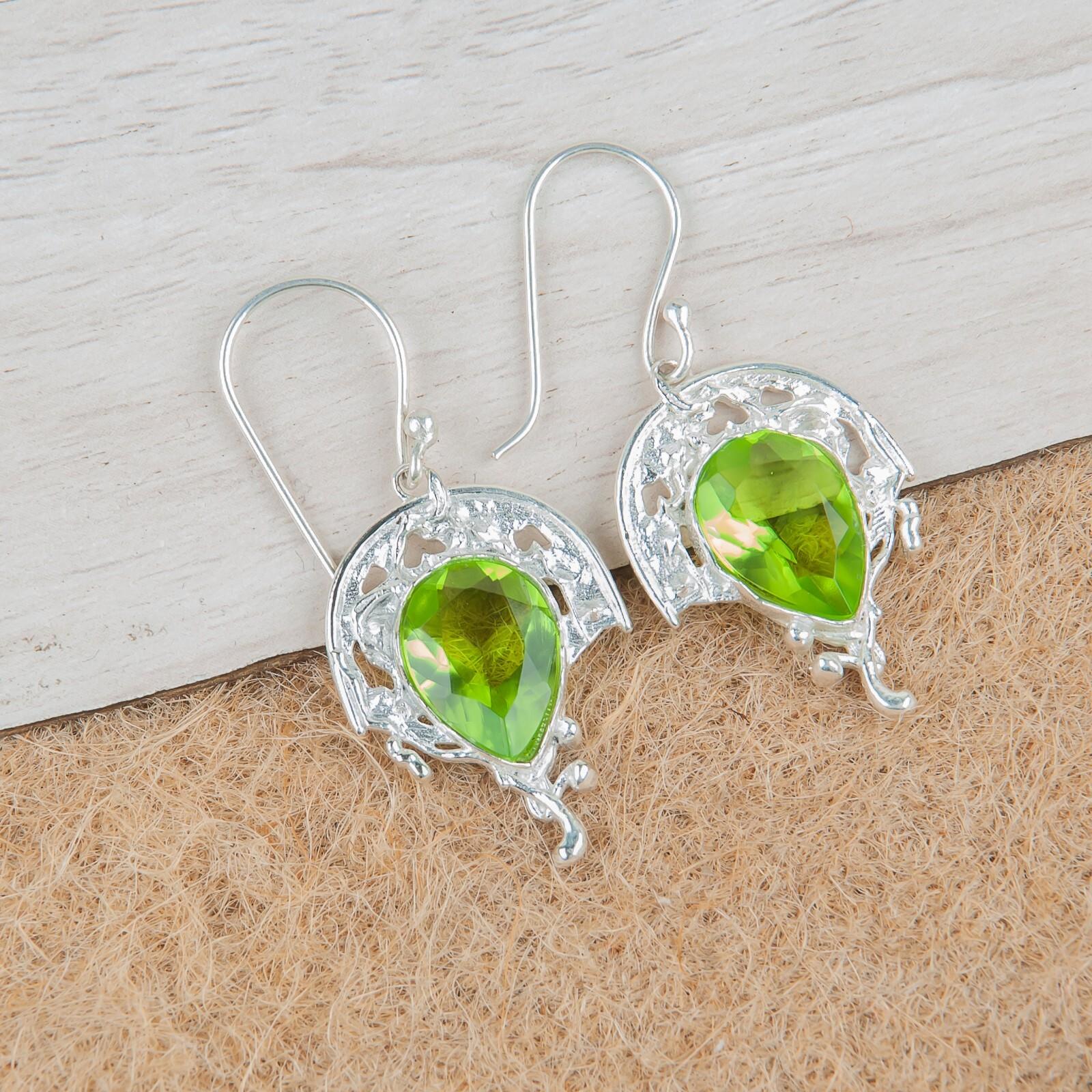 

Зеленый Перидот Драгоценный камень 925 Стерлинговое серебро Ювелирные изделия Ручной работы Висячие серьги 1.73 CE-5-3