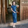 Schmaler blauer neuer chinesischer langer Cheongsam im Stil der Republik China, verbesserter junger weiblicher Retro-Stil, schmale Taille, Alltagskleidung