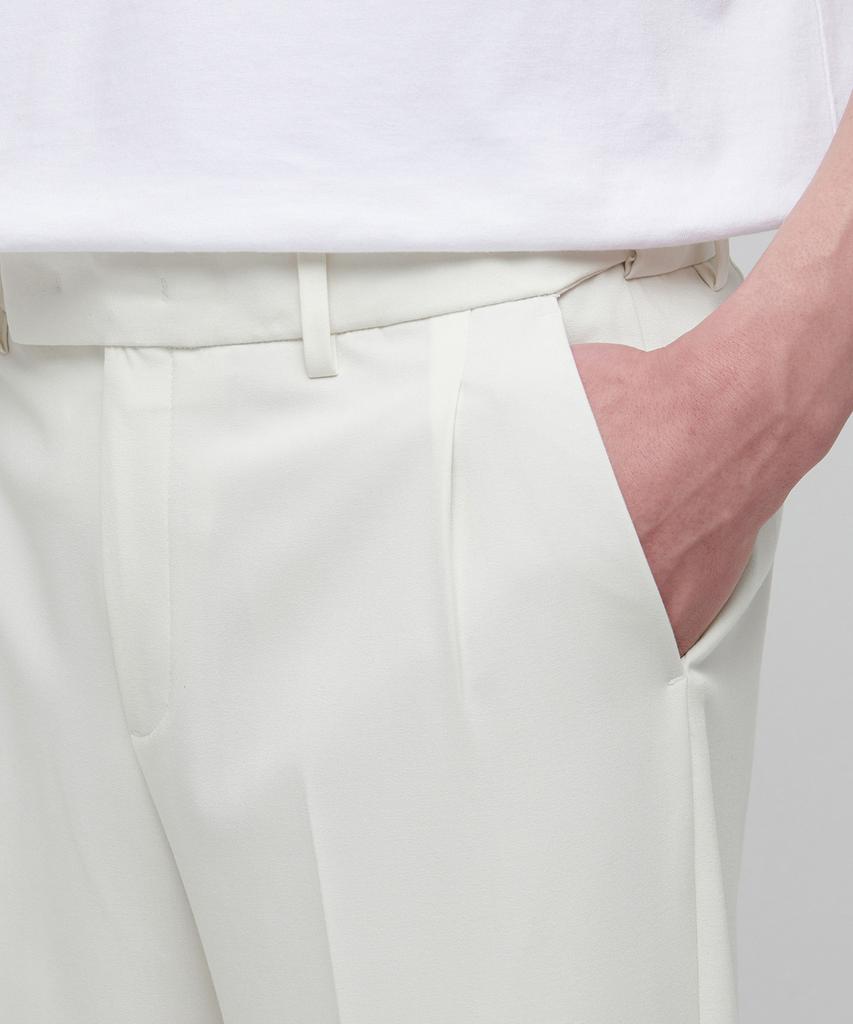 MUSINSA STANDARD Lightweight Wide Hidden Banding Crop Slacks [Cream]