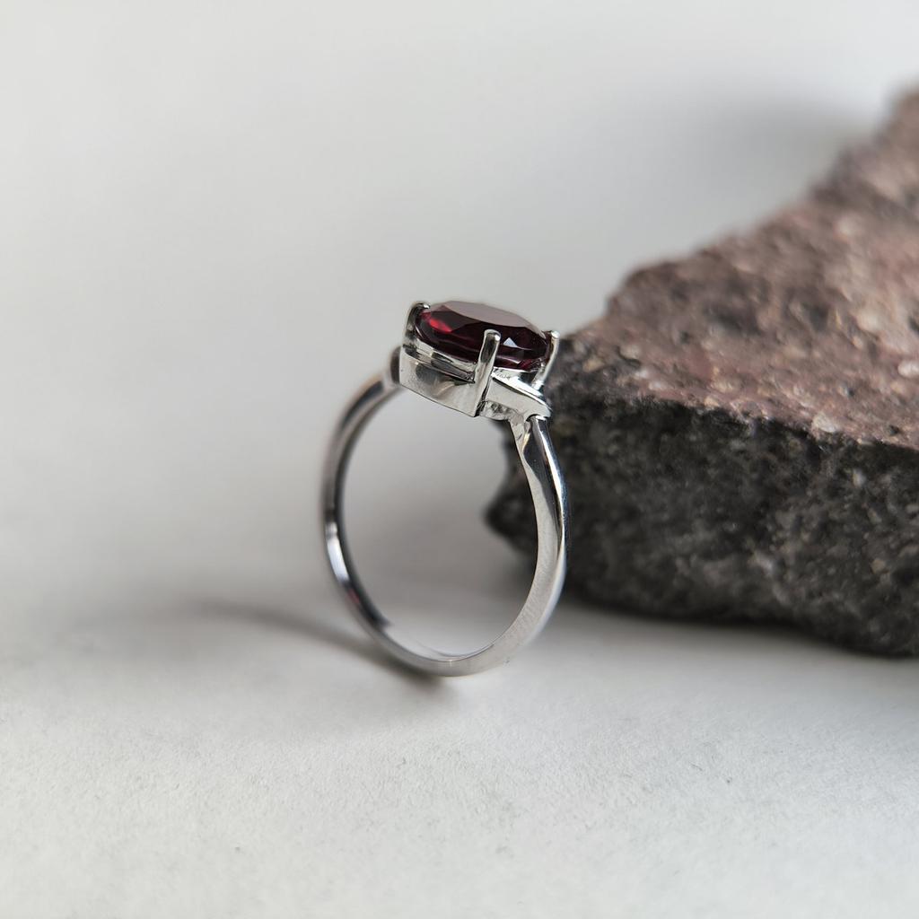 Серебряное кольцо с искусственным гранатом nano, вес изделия 2,45 гр (60002422)
