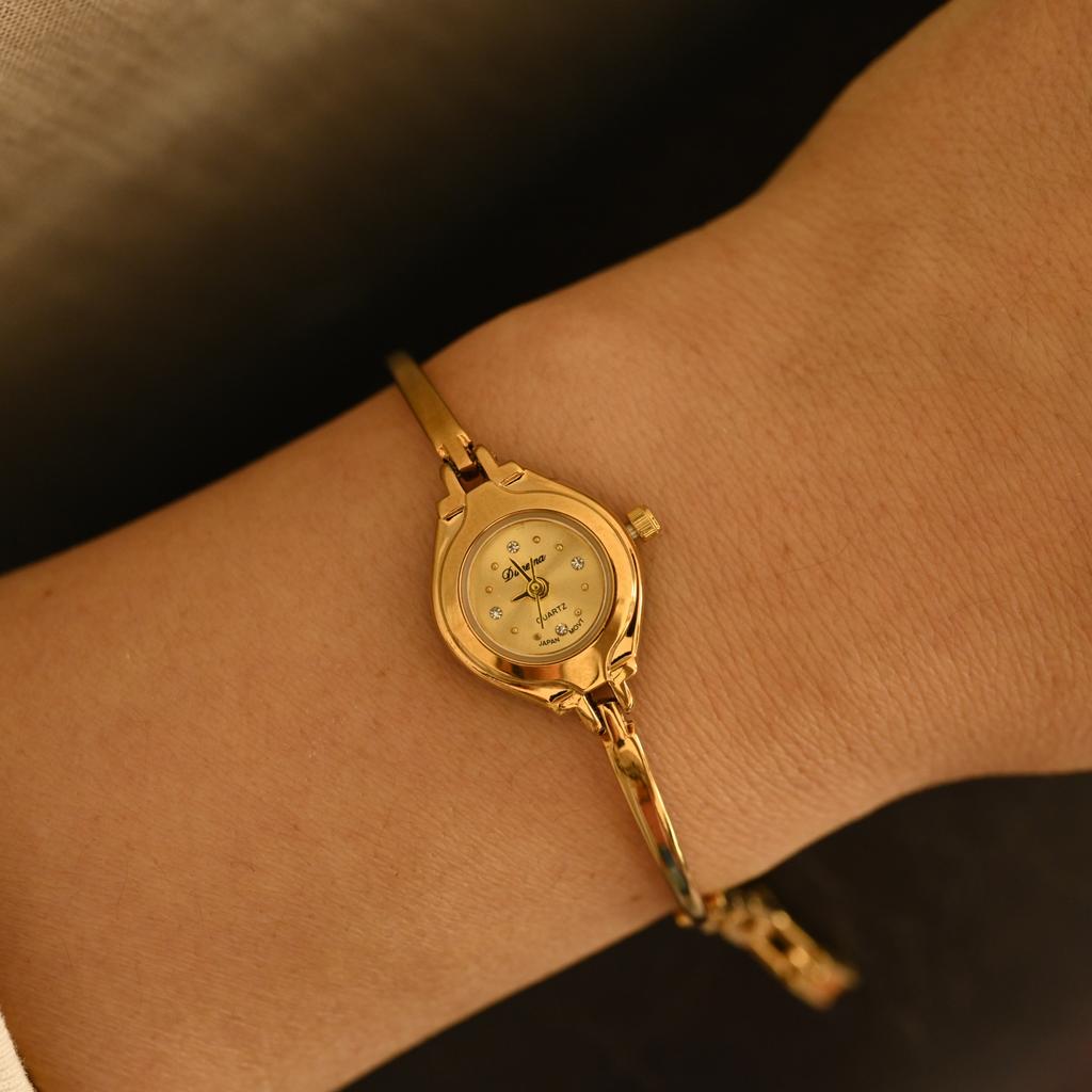 New Women Light Luxury Quartz Watch Round Small Dial Thin Strap Gold Bangle Style Timepiece