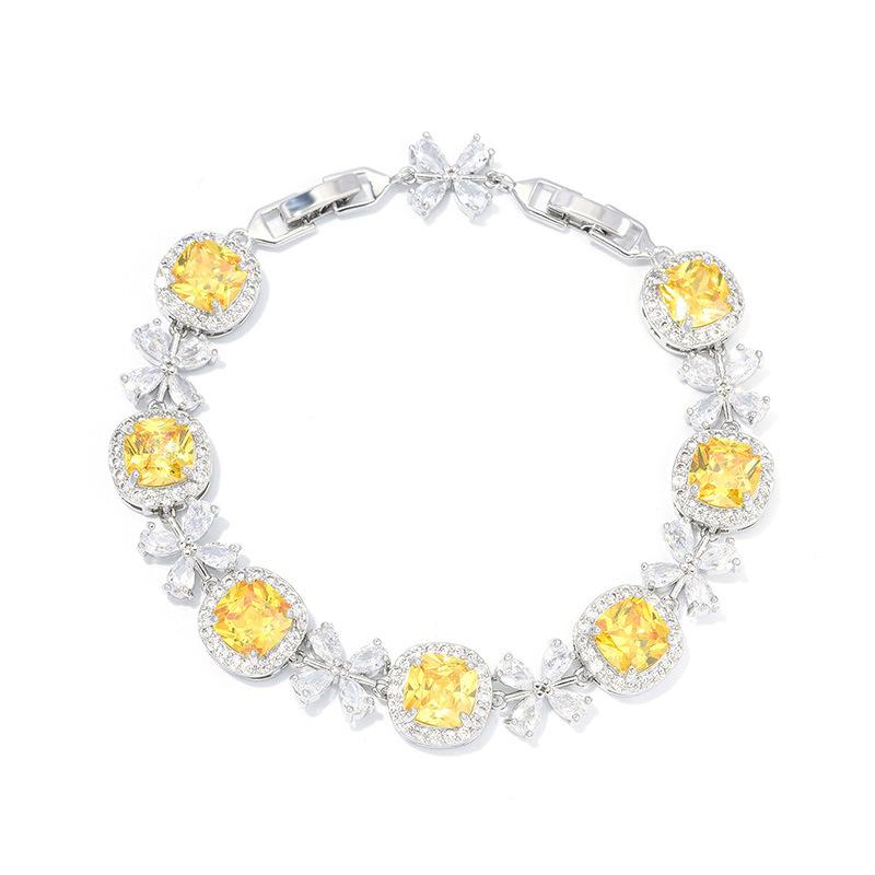 The New Korean Version of Leisure Joker Zircon Bracelet Girls Niche Flowers Luxury and Exquisite.