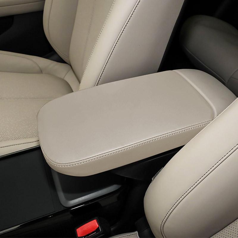 Lynk & Co Z20 Armrest Cover: Protective Interior Accessory
