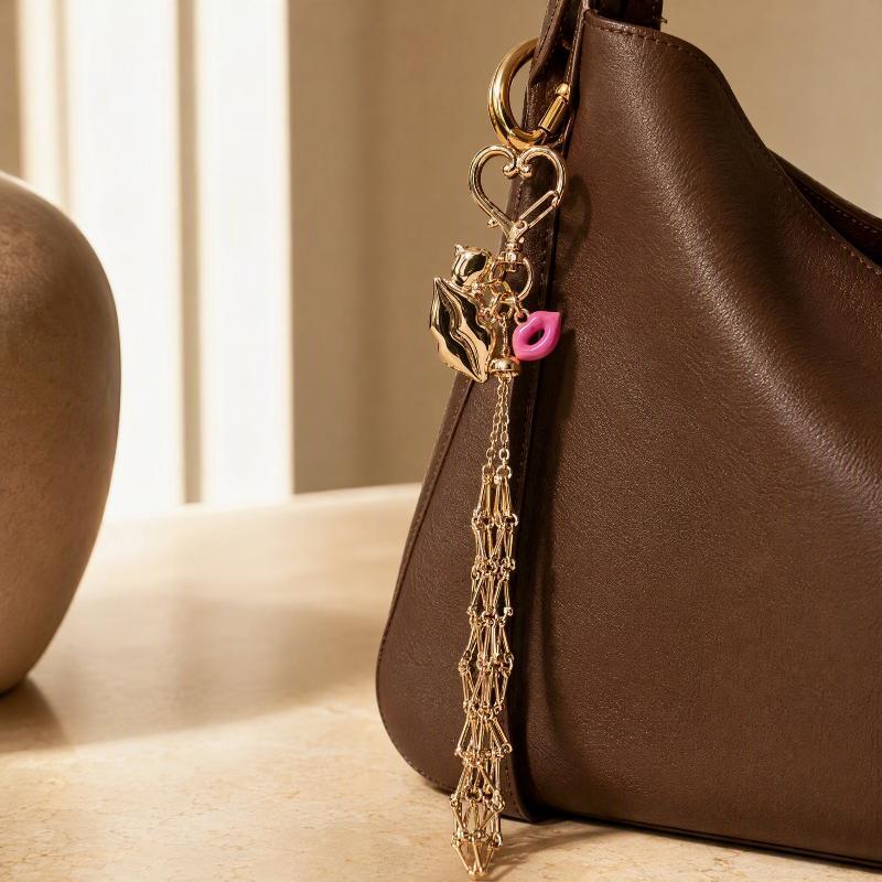 Fashion Metal Net Pocket Lipstick Bag Keychain Interchangeable Lip Balm Charm Fits Most Standard Lip Balm Lipstick Tubes