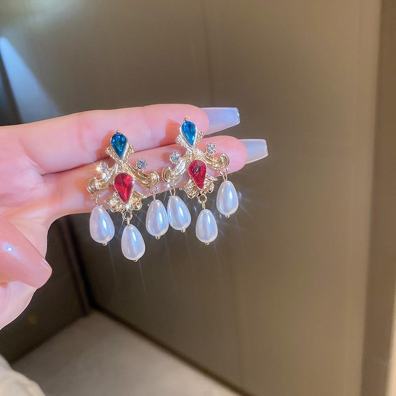 Retro Court Style Earrings Niche Light Luxury High-end Stud Earrings Versatile Earrings