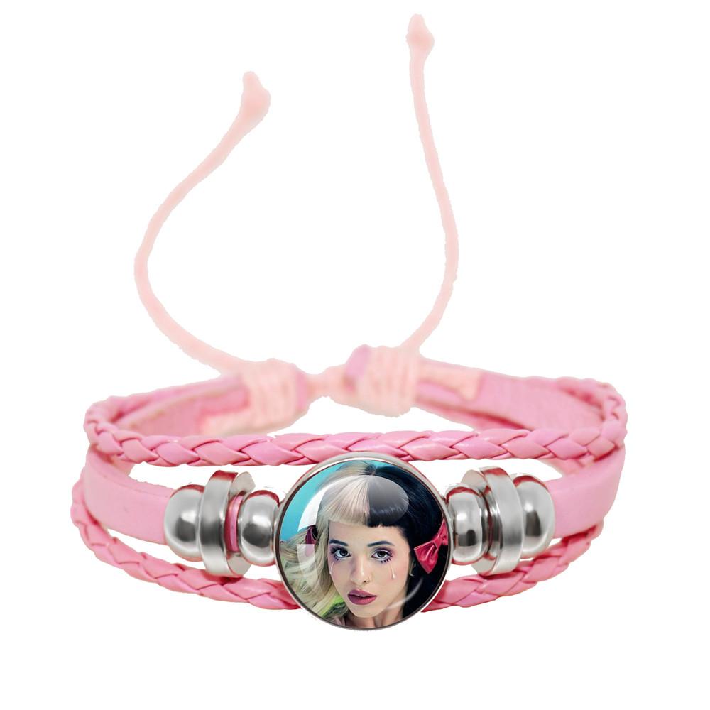 Melanie Martinez Crybaby Braccialetto in Pelle Rosa Cabochon in Vetro Modello Copertina Album Pop Music Braccialetto in Pelle Gioiello Regalo per Fan