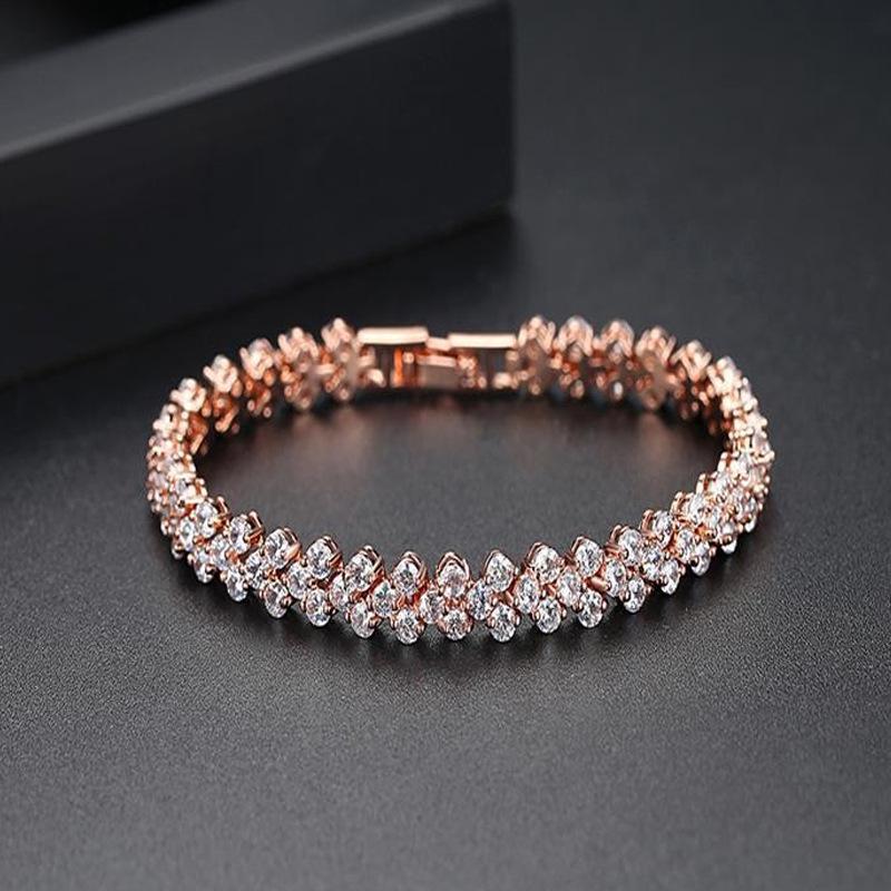 Heart-Shaped Rhinestone Silver-Plated Bracelet: Women's Crystal Fashion Hand Ornament