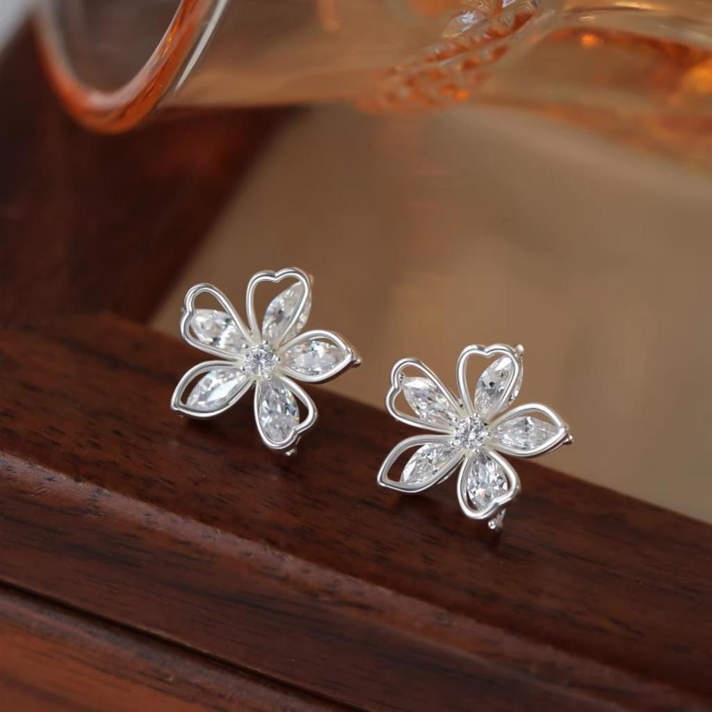 925 Sterling Silver Zircon Hollow Flower Stud Earrings for Women Cute Plant Design Fashion Jewelry Accessory