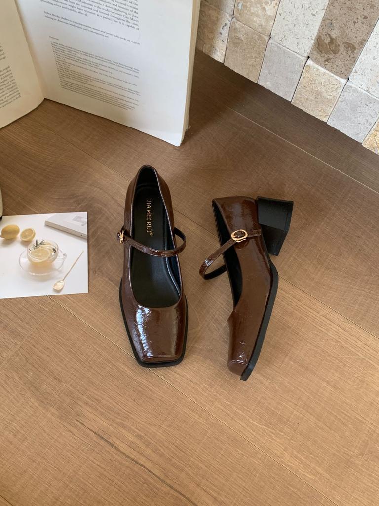 Brown French square head patent leather Mary Jane high heels 2025 autumn new retro shallow mouth single shoes