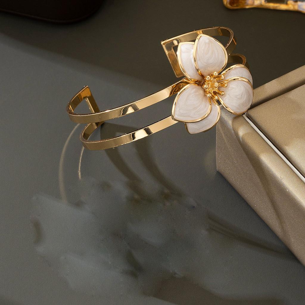 Temperament Color Enamel Drop Flower Jewelry Set for Women Gold Plated Petal Clavicle Necklace Earrings Party Charm Decor