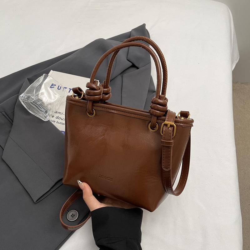 Popular Shoulder Bag Women's Bag Autumn and Winter Versatile 2025 New Wholesale Fashion Messenger Bucket Bag