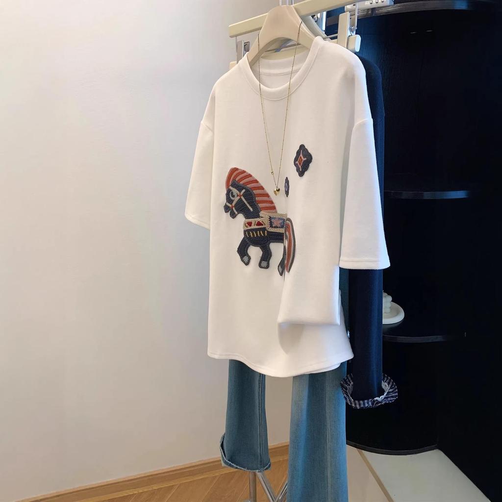 Retro Chic Horse Print Short-Sleeve Women's Slimming T-Shirt