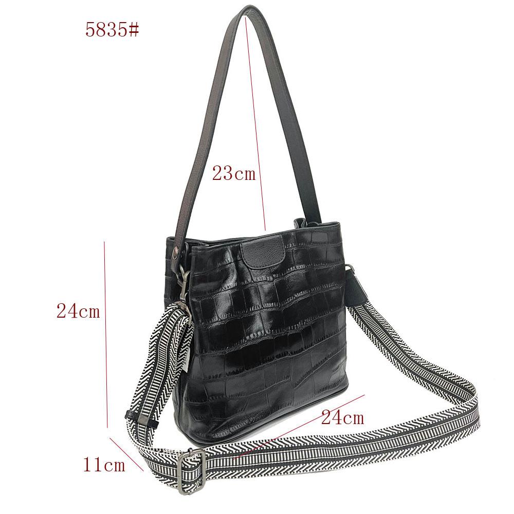 Niche Design Fashionable Black Crocodile Pattern Cowhide Bucket Bag Versatile Leather Shoulder Messenger Bag