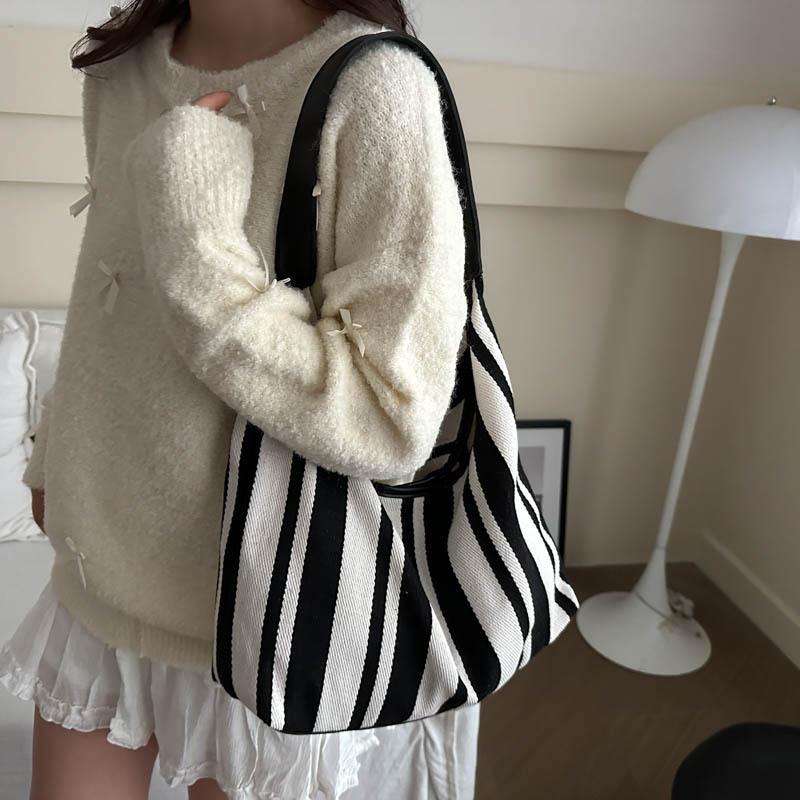 Fashionable 2024 Large Capacity Striped Canvas Tote Handbag For Daily Use