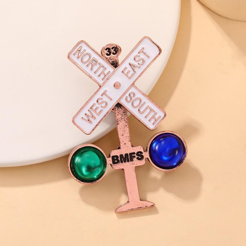 

2 шт. Европейская и американская мода, Новинка, Указатели направления, Металлические значки, Сумки, Аксессуары, Светофоры, Уличные знаки, Броши 2Pcs