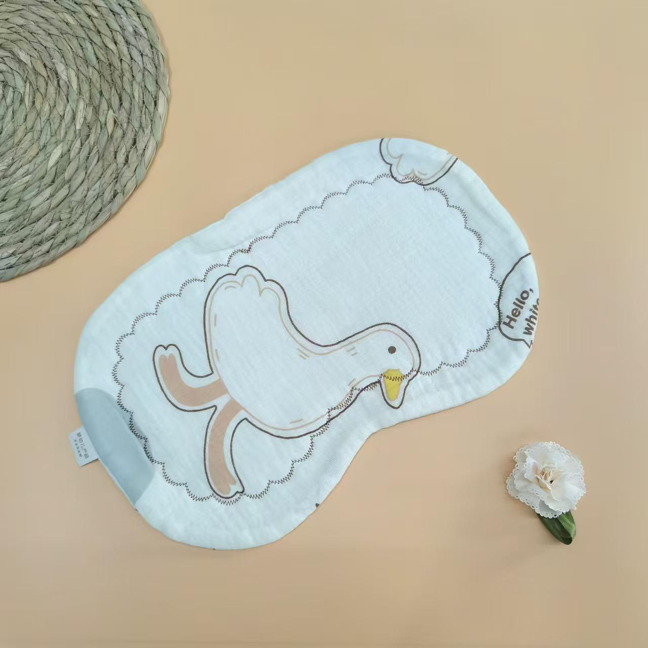 Double-Sided Cloud-Shaped Baby Pillow, Newborn 0-6 Months, with Added Cotton and Gauze Cover. 24x40cm