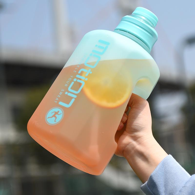 Wang Dun Dun Gradient Frosted Fitness Water Bottle with Straw - Large Capacity for Outdoor Sports 1600ml