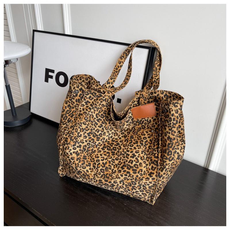 Large Capacity Leopard Print Fashionable Shoulder Bag for Women,simple and Personalized Tote Bag,versatile Shopping Bag Travel B