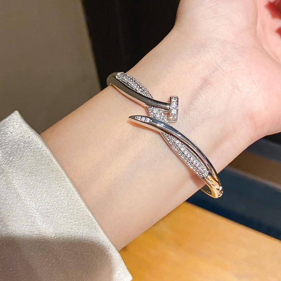 Nail Cross Buckle Bracelet, Retro Fashion Bracelet, Light Luxury and High-end Jewelry