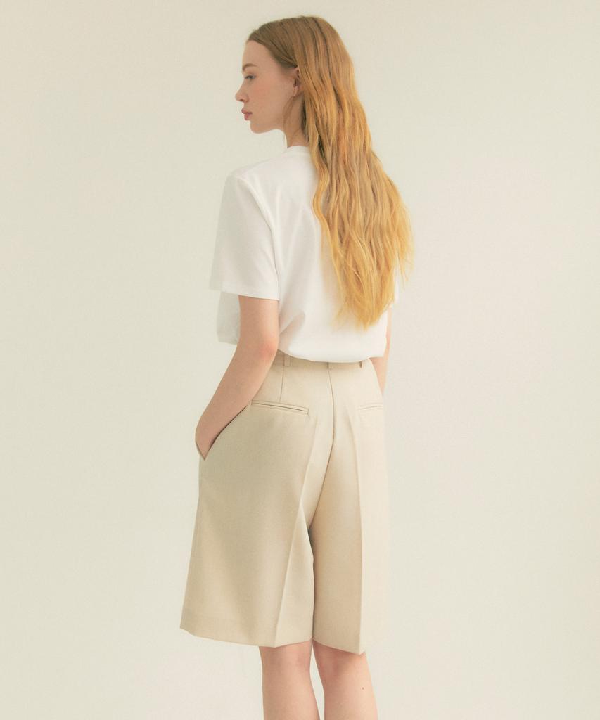 THEFRHT Two-Button Single-Pleat Bermuda Shorts Ivory