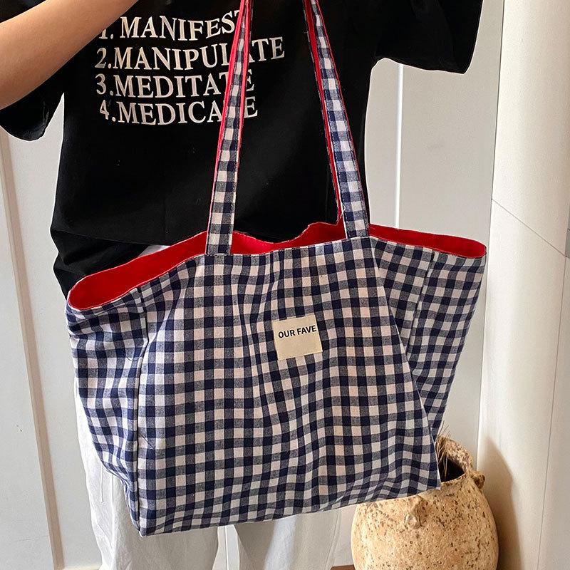 Frühling und Sommer Neue doppelseitige karierte Tragetasche mit großem Fassungsvermögen für Studenten, Pendler und Freizeit, Schultertasche