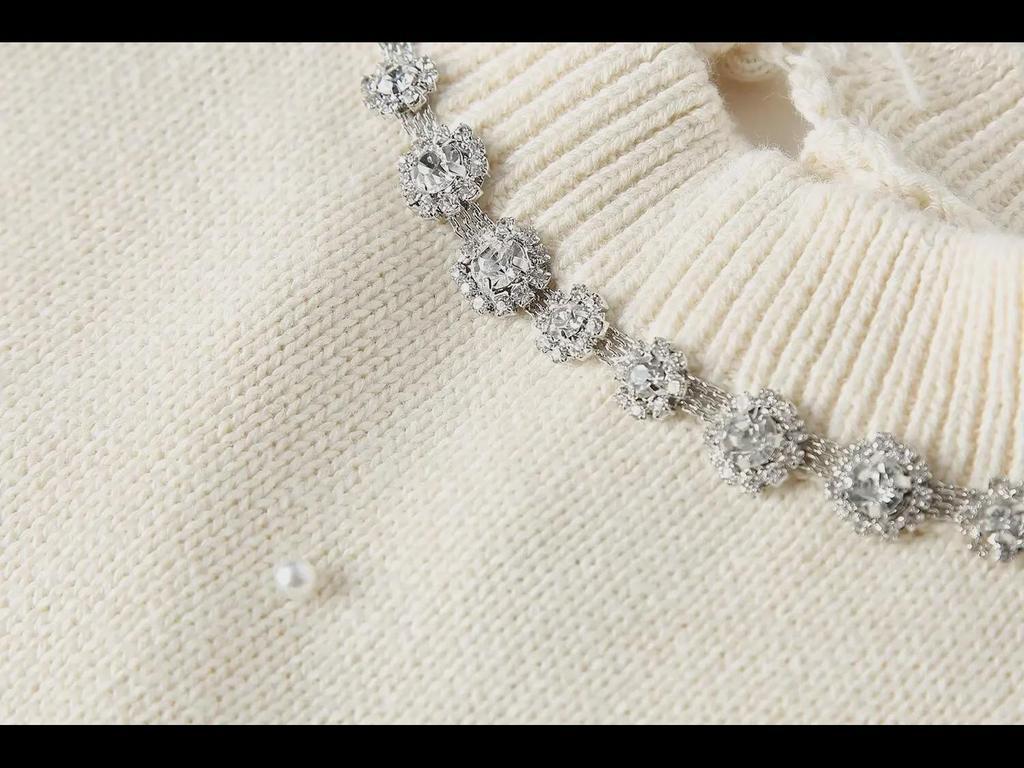 2024 Spring Women's Fashion Round Neck Sweater with Pearl Decor