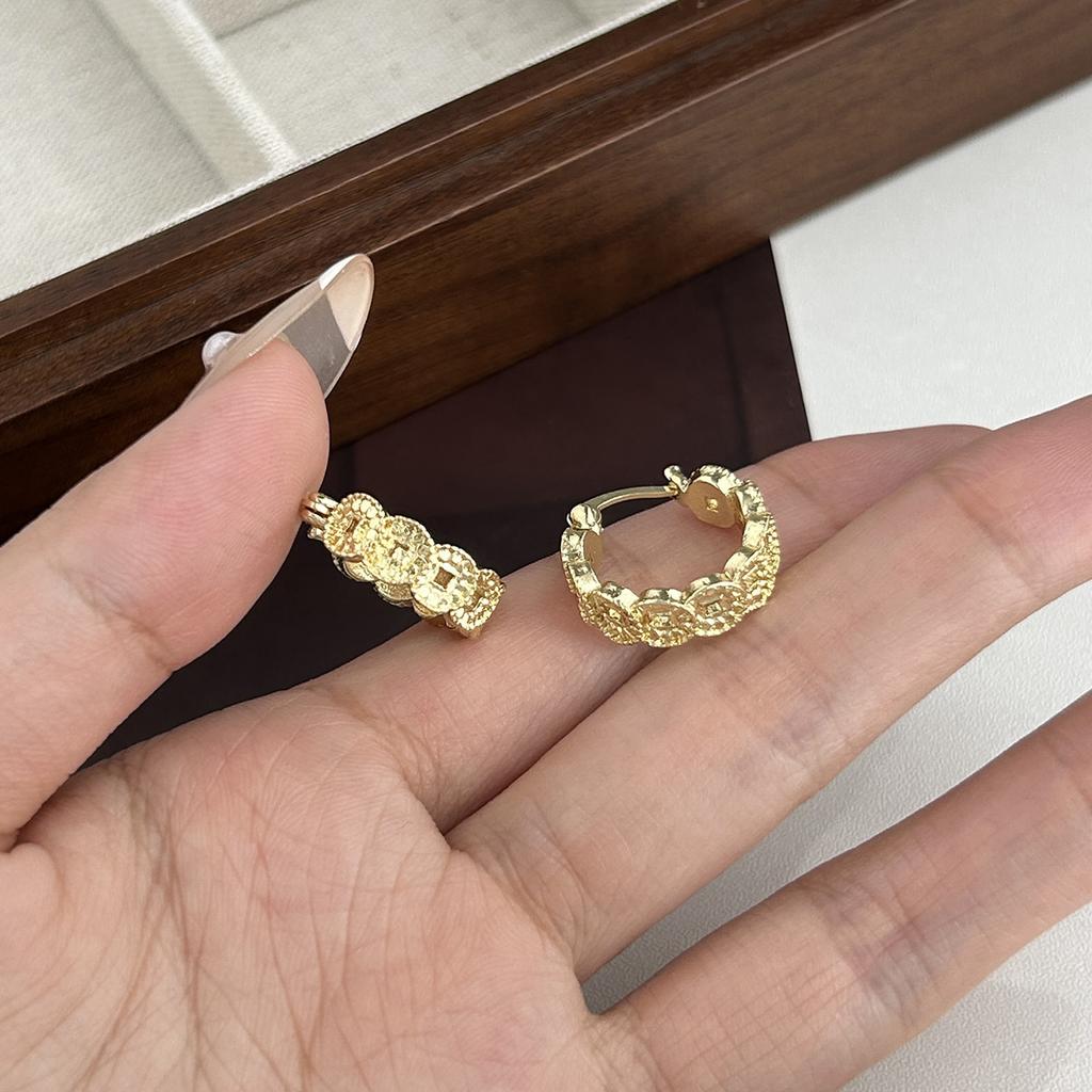 Traditional Chinese style retro earrings, fashionable and simple earrings, unique and refined earrings for women