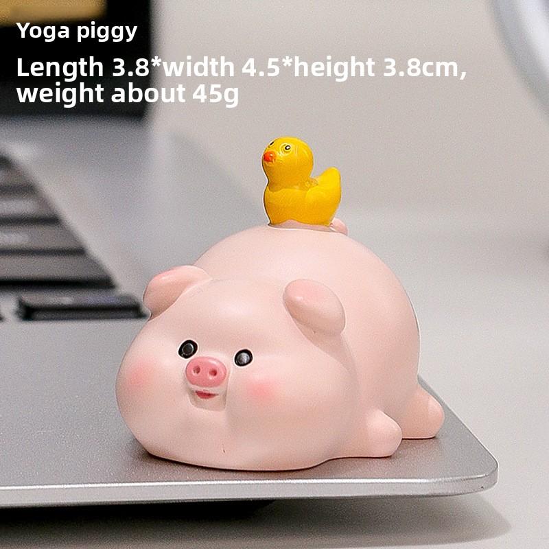 Creative Holiday Leisure Piggy Cartoon Figurine Handcrafted Toy Car Decorative Item for Tabletop Decoration, A Soothing Decorative Item.