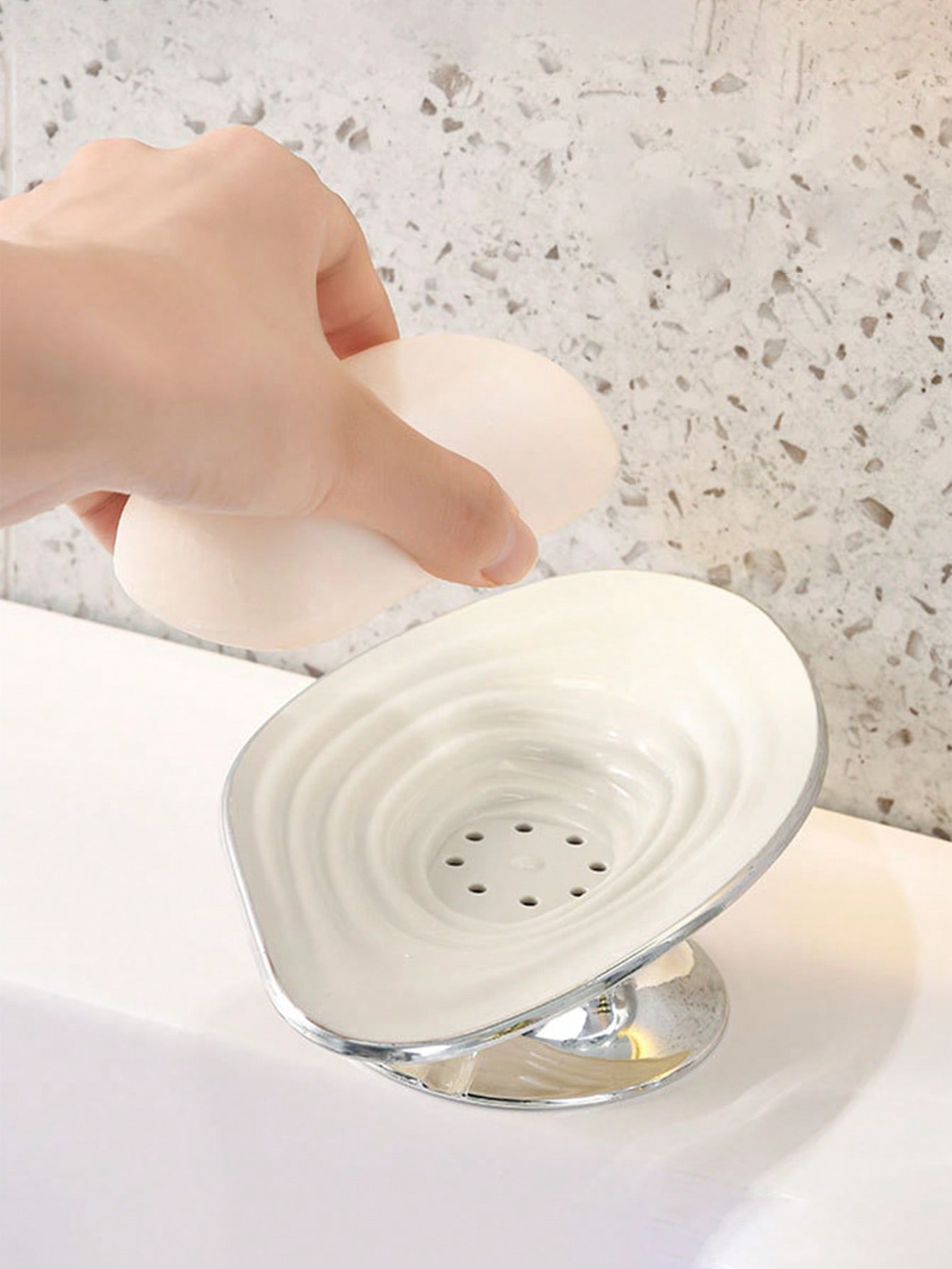 

1pc Cream White Soap Box With Suction Cup For Bathroom Storage And Drainage